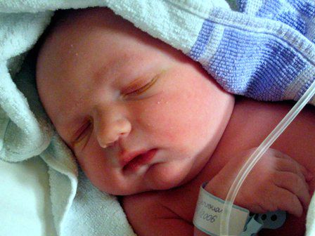 Trovato neonato prematuro vicino a un cassonetto