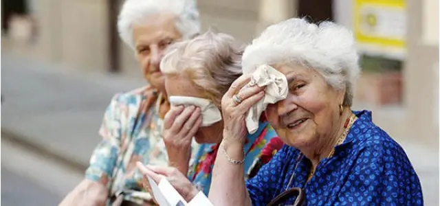 Milano, per l'emergenza caldo: Teleassistenza anziani