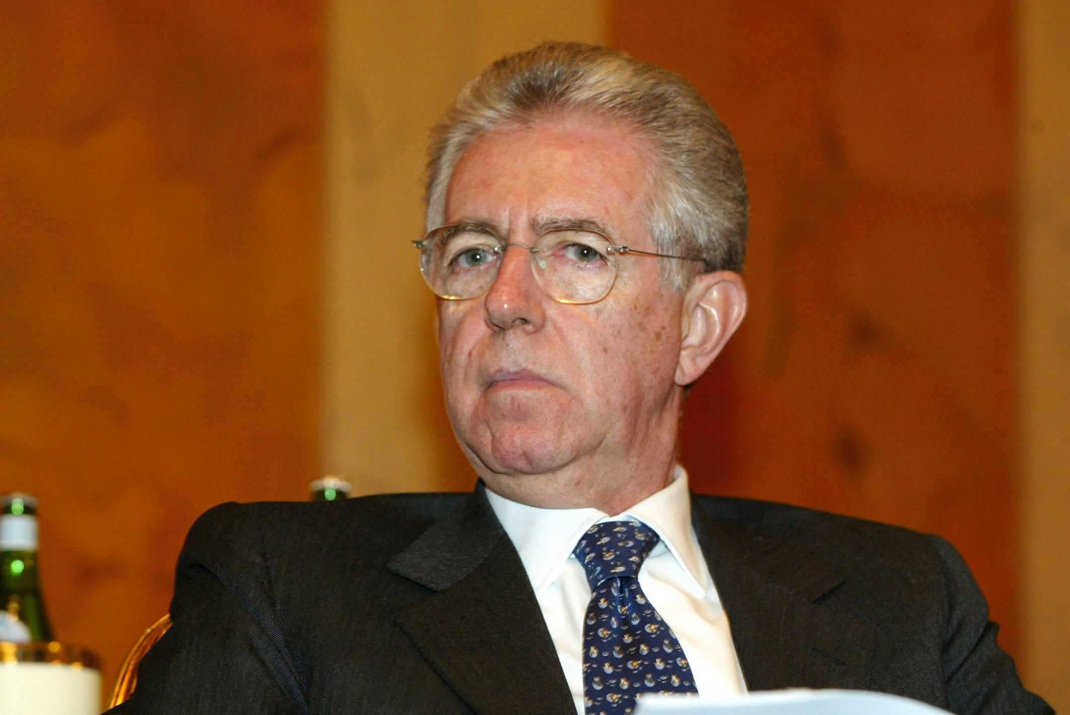 Monti: "Evasione fiscale, grosso danno"