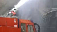 Flumeri, in fiamme compattatori di Irpiniambiente