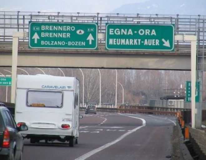 In autostrada contromano per 10 km, l'auto era guidata da un 80enne tedesco