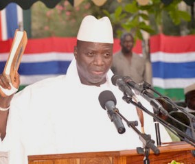 Ergastolo per una scritta sulla maglietta. Accade in Gambia.