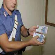 Truffe: vacanze vere, allarme euro falsi