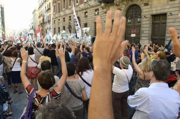 Spagna, notte di guerriglia a Madrid