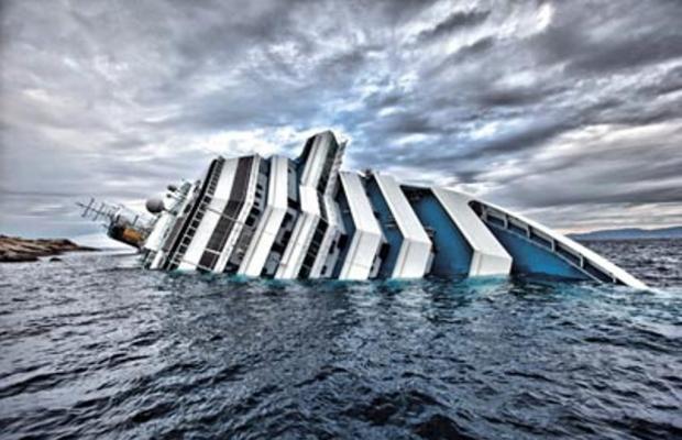 Costa Concordia: si immerge per depositare una targa alla moglie ancora dispera, ha un malore