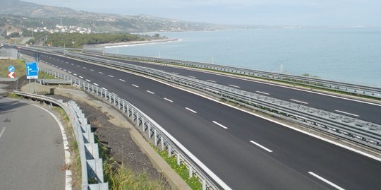 Istituito un senso unico lungo la strada provinciale 172 (Roccelletta di Borgia)