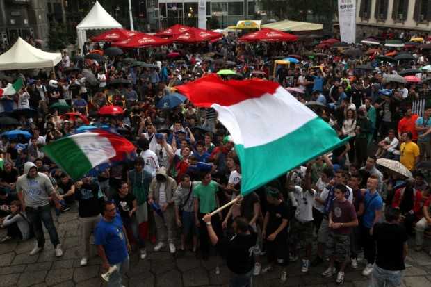 Euro 2012, scoppia la festa azzurra nelle strade di Milano