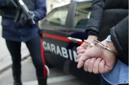 In manette due estorsori