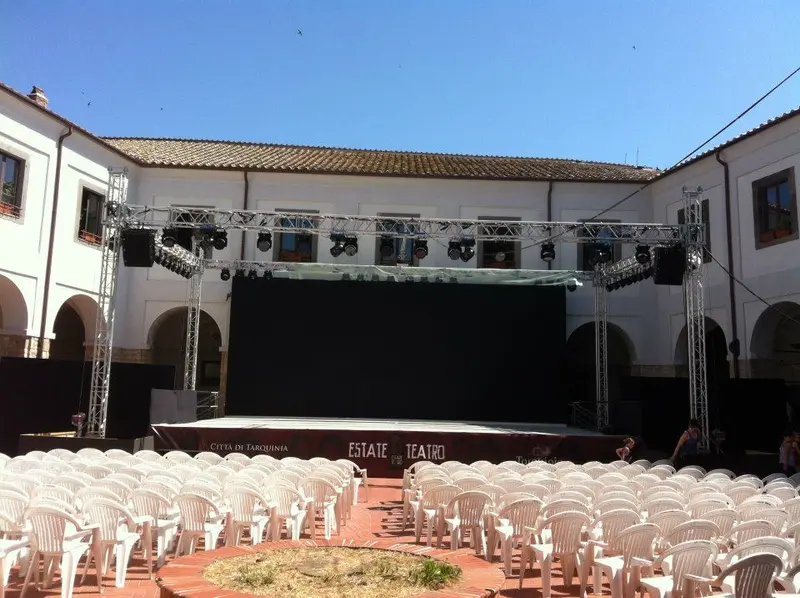 Il chiostro San Marco di Tarquinia pronto per ospitare la rassegna "Estate Teatro"