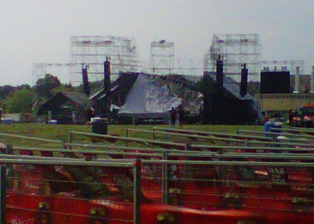 Crolla il palco dei Radiohead: un morto