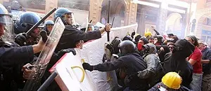 Scontri a Bologna durante l'intervento del Premier Monti [VIDEO]