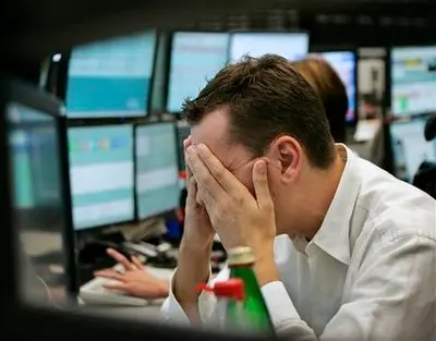 Italia sotto attacco speculativo, volano scintille in Europa. Vertice d'urgenza Monti-Abc