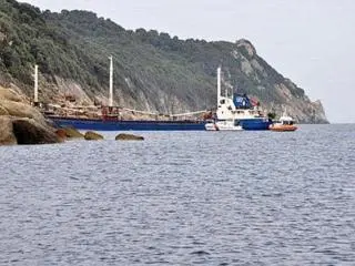 Isola d'Elba, s'incaglia un mercantile