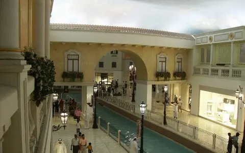 Incendiato centro commerciale in Qatar, morti 13 bambini