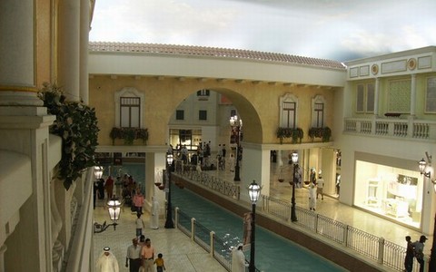 Incendiato centro commerciale in Qatar, morti 13 bambini