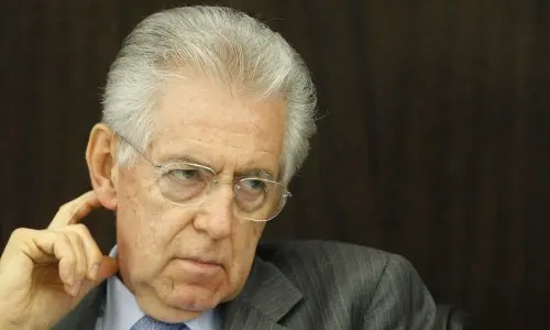 Giovani e lavoro al centro della giornata politica. Tra iniezioni di ottimismo e contestazioni