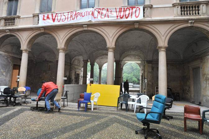 Macao, scatta lo sgombero anche da Palazzo Citterio