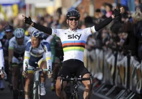 Cavendish sfreccia nel mucchio. Sua la seconda tappa