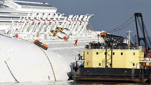 Piombino e Livorno "candidate" per lo smantellamento della Costa Concordia