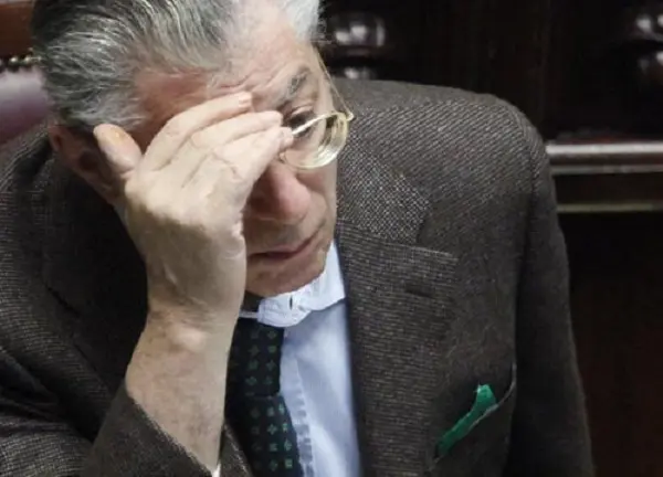 Colpo di scena, Bossi si è dimesso dalla Lega