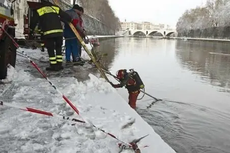 Gettò il figlio nel Tevere: forse ritrovato il corpicino del piccolo Claudio