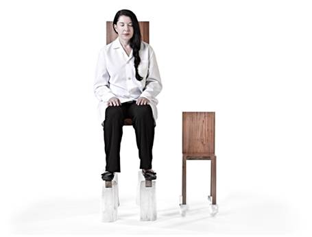 La regina Marina ci insegna il suo metodo: The Abramovic Method