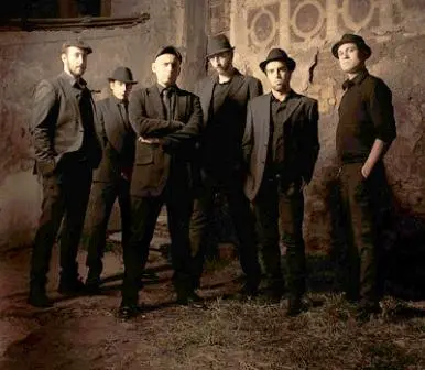 "Il Muro del Canto", folk granitico sul lungotevere con "L'ammazzasette"