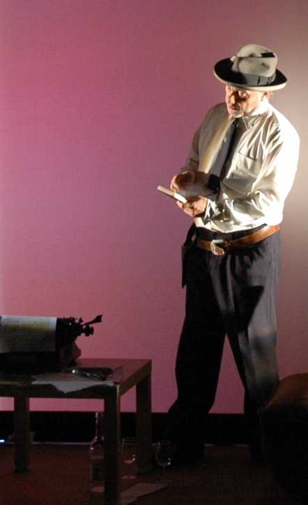 "Il paradosso del poliziotto e Tex Willer" al Teatro Kismet di Bari