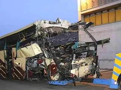 Strage Svizzera: l'autista maneggiava un cd prima dello schianto
