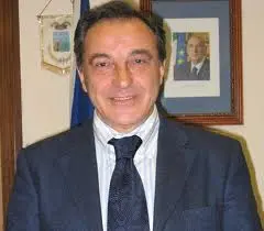 Approvato l'ordine del giorno proposto da De Masi