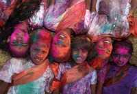India: le polveri della festa intossicano i bambini