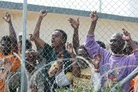 Centro di accoglienza di Agrigento, protesta migranti con ostaggio