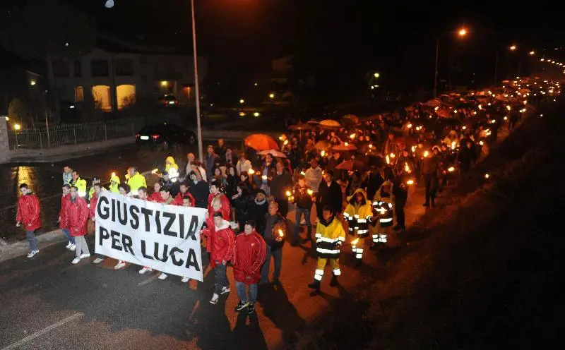 Rapina in villa con omicidio, la rabbia della gente