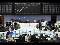 Borse europee in calo, spread in rialzo