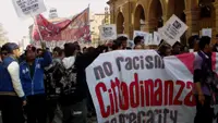 Primo marzo, la protesta dei migranti sotto le due torri