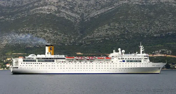 Costa Allegra, nave rimorchiata  da un peschereccio francese
