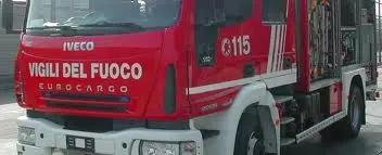 Fiamme in una scuola di Olbia: evacuati 600 studenti