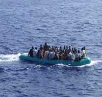 Immigrati: Marina di Strongoli (KR).  imbarcazione con 74 persone a bordo
