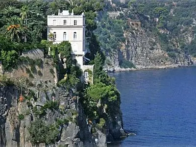 Sorrento: intellettuali e vip dicono si alla giovane ereditiera russa