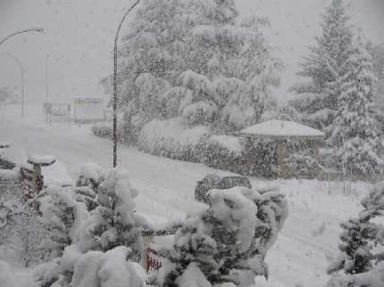 Meteo: ancora neve e ghiaccio, un camionista muore ad Avezzano