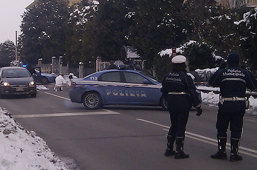 Uccide la fidanzata a colpi di pistola. Poi si suicida