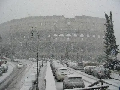 Maltempo: Milano morto un clochard. A Roma scendono i primi fiocchi