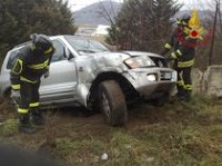 Calabritto, 40enne in un burrone con l'auto, è grave