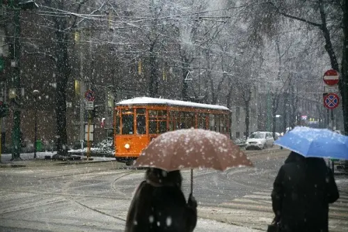 Neve in Lombardia, Milano imbiancata