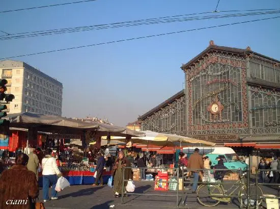 Ambulanti: aumentano i banchi al mercato, diminuiscono gli incassi