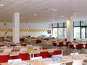 Somma Lombardo: Nella scuola "chi non paga, non mangia''
