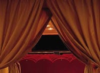 Crisi economica, gli italiani "tagliano" concerti e teatro