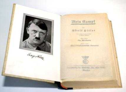 Il "Mein Kampf" di Hitler per poco non finisce in edicola in Germania nel "giorno della memoria"