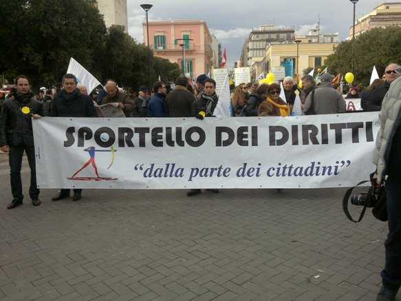 Monopoli, lo Sportello dei diritti sfila per dire "NO' alle trivelle nel mare" Adriatico