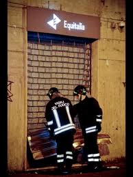 Equitalia, 3 bombe davanti alla sede di Napoli